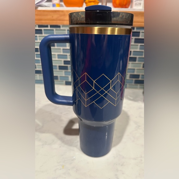 Stanley Navy Mug with Gold Geometric Design - Picture 5 of 5